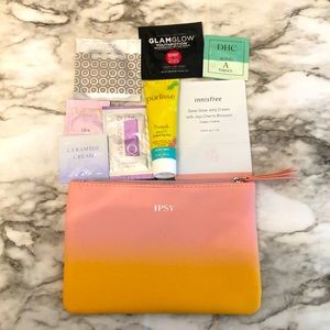 New make up bag w/7 sample packets & deluxe sample